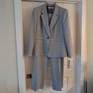 Tahari Pant Suit size 18